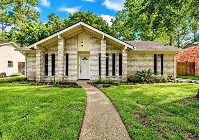 Photo 3 of Single family home for sale at 1907 Round Spring Dr, Kingwood, TX 77339 | MLS# 66241274 | Listing updated on 2026-09-11