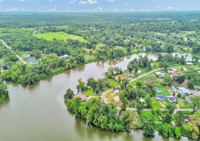 Photo 11 of Single family home for sale at 237 N Austin Dr, Angleton, TX 77515 | MLS# 12352915 | Listing updated on 2026-09-12