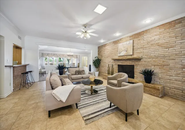 Photo 4 of Sale Pending at 9110 Cliffwood Dr, Houston, TX 77096 | MLS# 39699017 | Listing updated on 2026-09-18