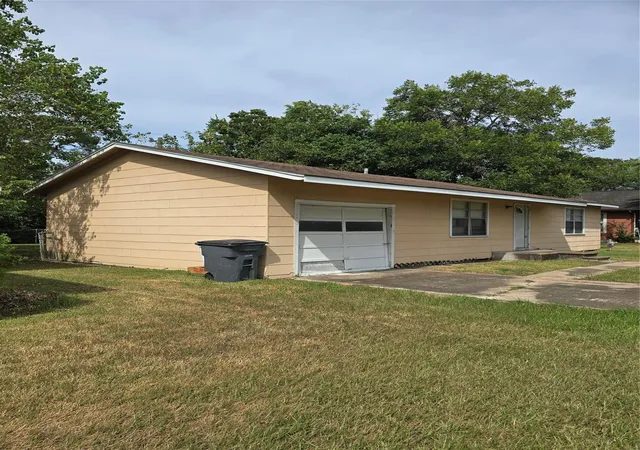 Photo 3 of Single family home for sale at 2611 1st Street, Bay City, TX 77414 | MLS# 57084268 | Listing updated on 2026-09-19