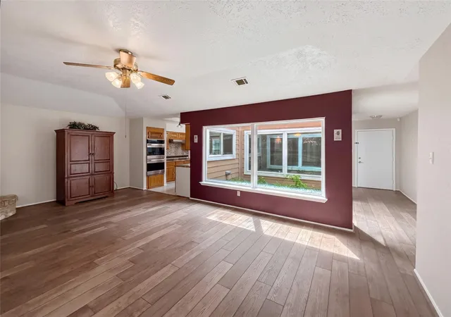 Photo 4 of Single family home for sale at 5519 Lynngate Dr, Spring, TX 77373 | MLS# 65319336 | Listing updated on 2026-10-13