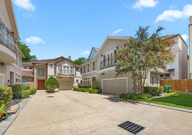 Photo 2 of Single family home for sale at 5 Schwab Ln, Houston, TX 77055 | MLS# 91174349 | Listing updated on 2026-09-05