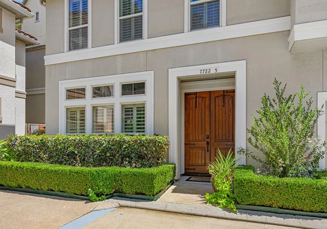 Photo 3 of Single family home for sale at 5 Schwab Ln, Houston, TX 77055 | MLS# 91174349 | Listing updated on 2026-09-05