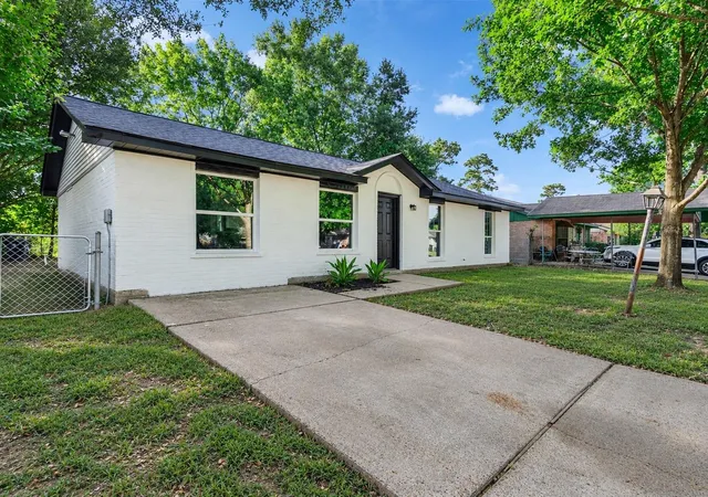 Photo 3 of Single family home for sale at 9814 Trumpet St, Houston, TX 77078 | MLS# 76440218 | Listing updated on 2026-09-11
