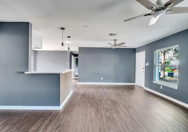Photo 3 of Single family home for sale at 9814 Trumpet St, Houston, TX 77078 | MLS# 76440218 | Listing updated on 2026-09-11