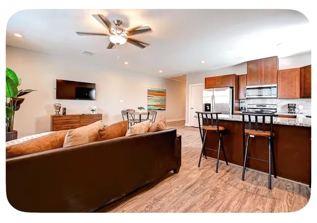 Listing Photo 4 - Condo for sale in building located at 3241 Dixie Dr, Houston, TX 77021