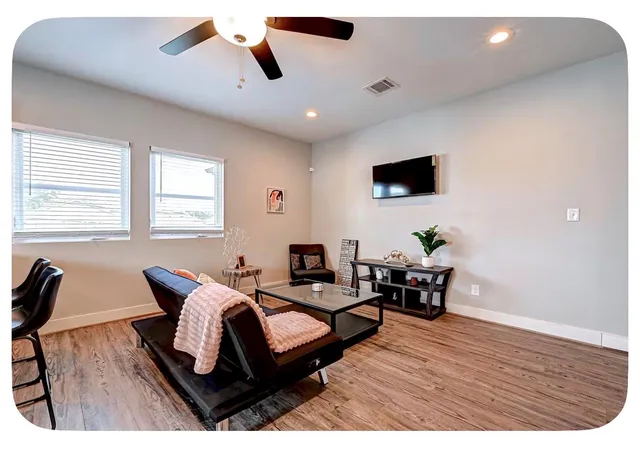 Listing Photo 5 - Condo for sale in building located at 3241 Dixie Dr, Houston, TX 77021