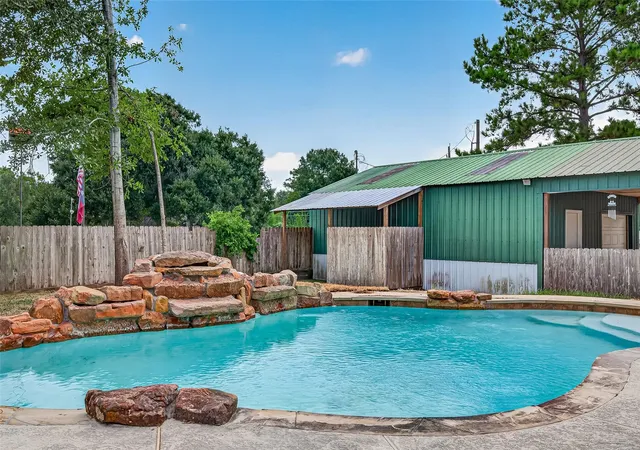 Photo 4 of Single family home for sale at 1643 County Rd 540, Alvin, TX 77511 | MLS# 90423976 | Listing updated on 2026-09-11