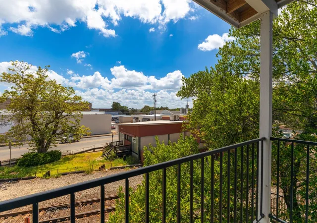 Photo 4 of Single family home for sale at 303 W Alamo St, Brenham, TX 77833 | MLS# 66994219 | Listing updated on 2026-09-15