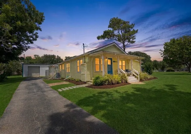 Photo 1 of Single family home for sale at 314 E Bayshore Dr, Palacios, TX 77465 | MLS# 66152421 | Listing updated on 2026-09-08