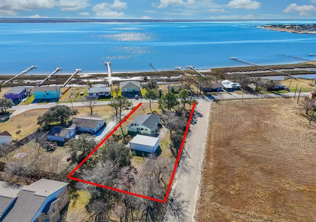 Photo 2 of Single family home for sale at 314 E Bayshore Dr, Palacios, TX 77465 | MLS# 66152421 | Listing updated on 2026-09-08