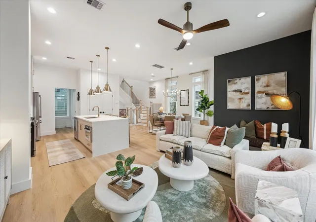 Photo 3 of Single family home for sale at 752 Curtin St, Houston, TX 77018 | MLS# 64228294 | Listing updated on 2026-10-07