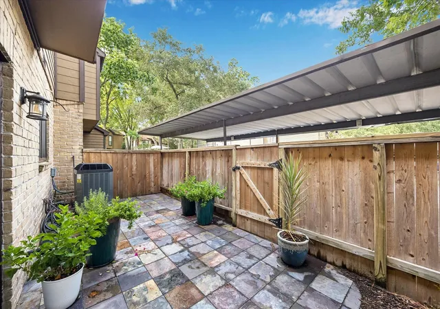 Photo 4 of Condo for sale at 11711 Memorial Dr #17, Houston, TX 77024 | MLS# 82048726 | Listing updated on 2026-09-25