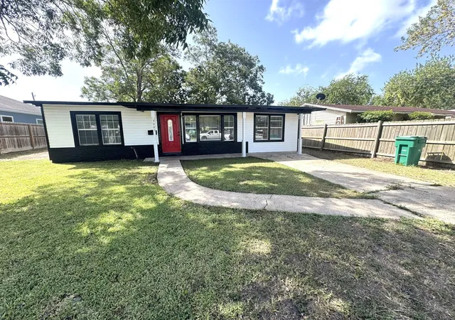 Photo 2 of Single family home for sale at 3007 Meadowlane St, Victoria, TX 77901 | MLS# 9436745 | Listing updated on 2026-09-16