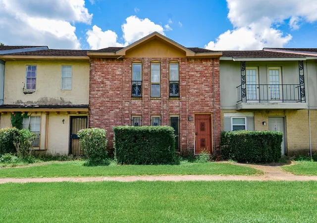 Photo 1 of Townhouse for sale at 7047 Chasewood Dr, Missouri City, TX 77489 | MLS# 92589861 | Listing updated on 2026-09-15