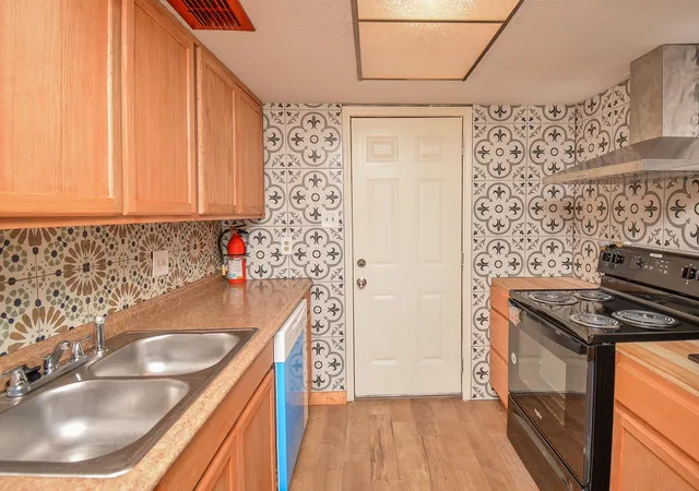 Photo 3 of Townhouse for sale at 7047 Chasewood Dr, Missouri City, TX 77489 | MLS# 92589861 | Listing updated on 2026-09-15