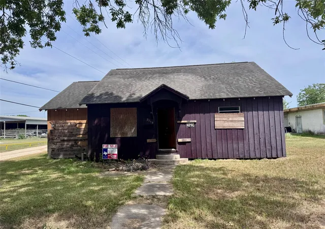 Photo 1 of Sale Pending at 2113 Cypress Ave, Bay City, TX 77414 | MLS# 45642837 | Listing updated on 2026-09-13