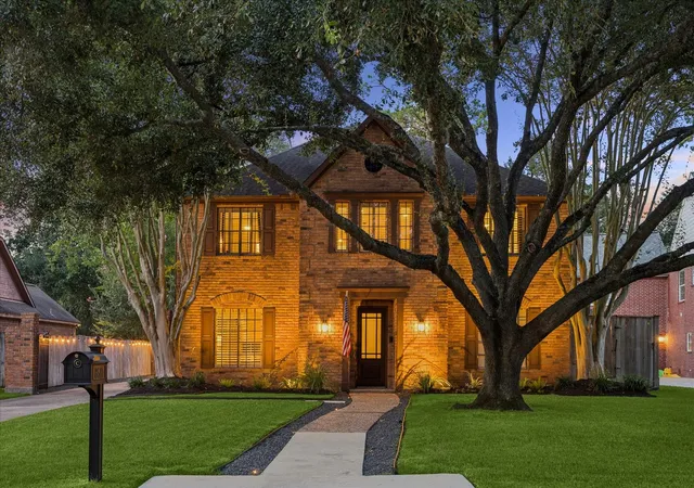 Photo 1 of Sale Pending at 8511 Cedarbrake Dr, Houston, TX 77055 | MLS# 62133486 | Listing updated on 2026-09-27