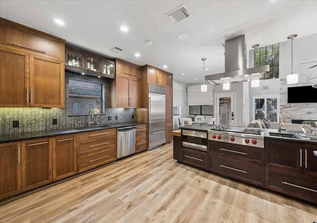 Photo 3 of Sale Pending at 8511 Cedarbrake Dr, Houston, TX 77055 | MLS# 62133486 | Listing updated on 2026-09-27