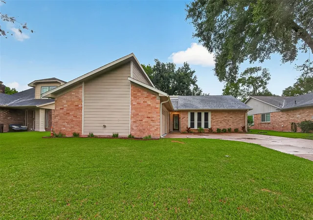 Photo 1 of Single family home for sale at 1818 Lansdowne Dr, Richmond, TX 77406 | MLS# 48639816 | Listing updated on 2026-09-03