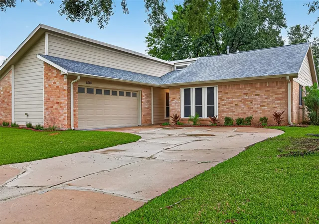 Photo 3 of Single family home for sale at 1818 Lansdowne Dr, Richmond, TX 77406 | MLS# 48639816 | Listing updated on 2026-09-03
