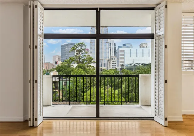 Photo 3 of Condo for sale at 21 Briar Holw Ln #501, Houston, TX 77027 | MLS# 4249845 | Listing updated on 2026-09-12