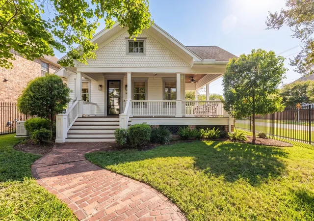 Photo 1 of Sale Pending at 1441 Waverly St, Houston, TX 77008 | MLS# 63900423 | Listing updated on 2026-10-04