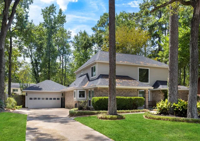 Photo 2 of Single family home for sale at 21 Wakerobin Ct, Spring, TX 77380 | MLS# 74798509 | Listing updated on 2026-09-04