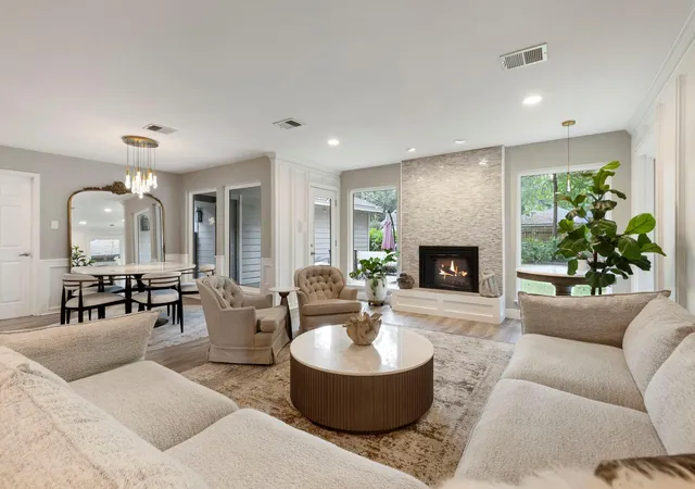 Photo 2 of Single family home for sale at 21 Wakerobin Ct, Spring, TX 77380 | MLS# 74798509 | Listing updated on 2026-09-04