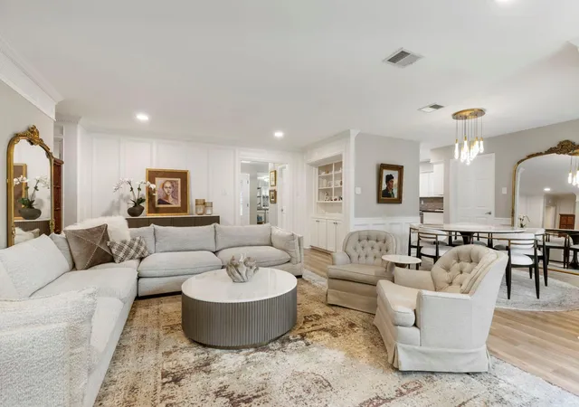 Photo 3 of Single family home for sale at 21 Wakerobin Ct, Spring, TX 77380 | MLS# 74798509 | Listing updated on 2026-09-04