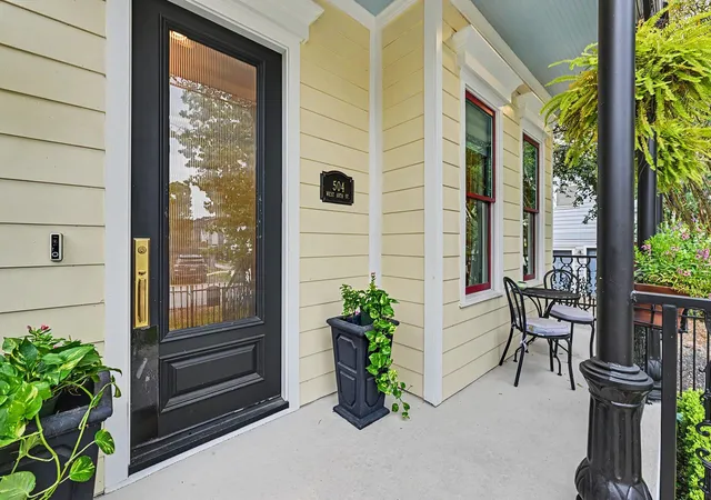Photo 3 of Single family home for sale at 504 W 10th Street, Houston, TX 77008 | MLS# 95239947 | Listing updated on 2026-10-05