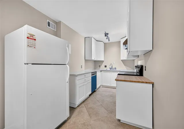 Photo 3 of Condo for sale at 2601 Bellefontaine St #B110, Houston, TX 77025 | MLS# 13090723 | Listing updated on 2026-09-14