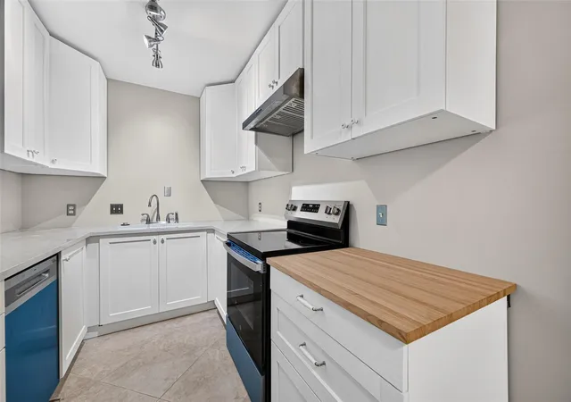Listing Photo 4 - Condo for sale in building located at 2601 Bellefontaine St, Houston, TX 77025 - Unit #B110