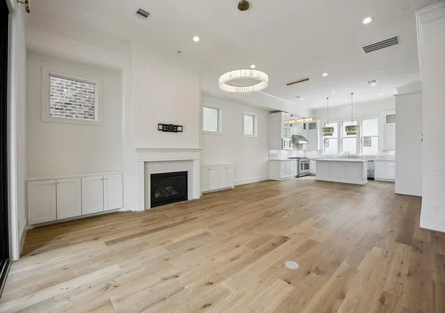 Photo 4 of Single family home for sale at 7543 Ciano Ln, Houston, TX 77055 | MLS# 21344725 | Listing updated on 2026-09-26
