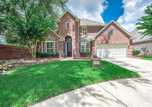 Photo 1 of Single family home for sale at 203 Bay Brg Dr, Sugar Land, TX 77478 | MLS# 89484288 | Listing updated on 2026-09-12