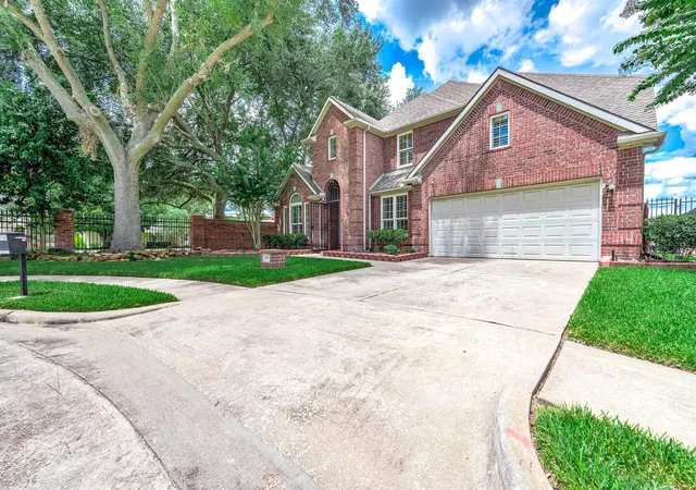 Photo 2 of Single family home for sale at 203 Bay Brg Dr, Sugar Land, TX 77478 | MLS# 89484288 | Listing updated on 2026-09-12