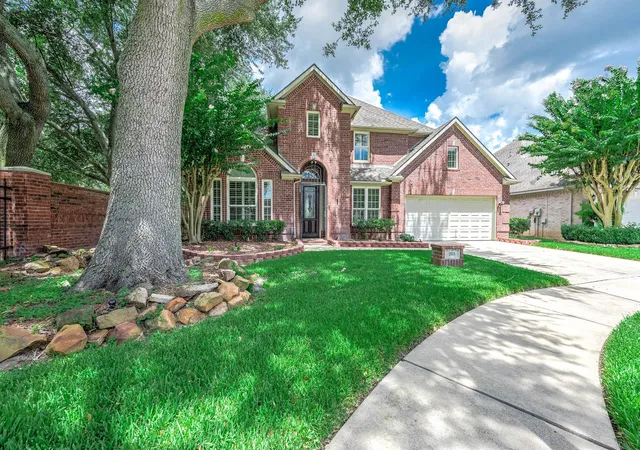 Photo 3 of Single family home for sale at 203 Bay Brg Dr, Sugar Land, TX 77478 | MLS# 89484288 | Listing updated on 2026-09-12