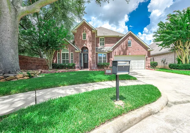 Photo 3 of Single family home for sale at 203 Bay Brg Dr, Sugar Land, TX 77478 | MLS# 89484288 | Listing updated on 2026-09-12