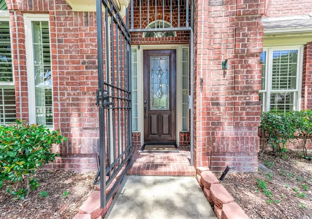 Photo 4 of Single family home for sale at 203 Bay Brg Dr, Sugar Land, TX 77478 | MLS# 89484288 | Listing updated on 2026-09-12
