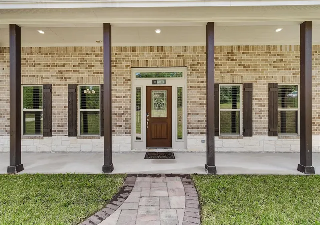 Photo 3 of Single family home for sale at 150 Sky Oak Ln, Huntsville, TX 77340 | MLS# 15418600 | Listing updated on 2026-10-09