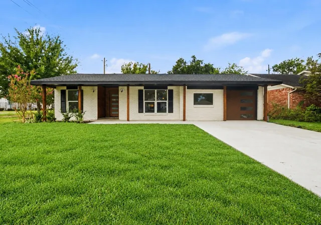 Photo 2 of Single family home for sale at 1903 Sedgie Dr, Houston, TX 77080 | MLS# 39622089 | Listing updated on 2026-09-23
