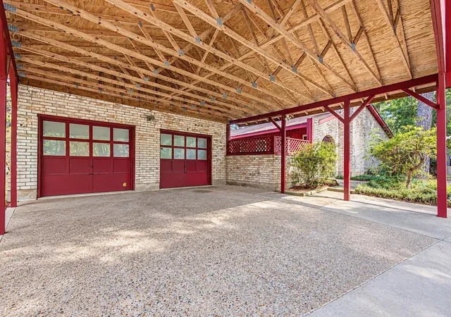 Photo 3 of Single family home for sale at 3774 Spring Dr, Huntsville, TX 77340 | MLS# 38857121 | Listing updated on 2026-10-05
