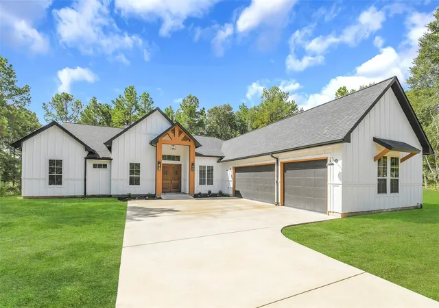 Photo 3 of Single family home for sale at 178 Feldspar Ln, Huntsville, TX 77340 | MLS# 94585066 | Listing updated on 2026-09-15