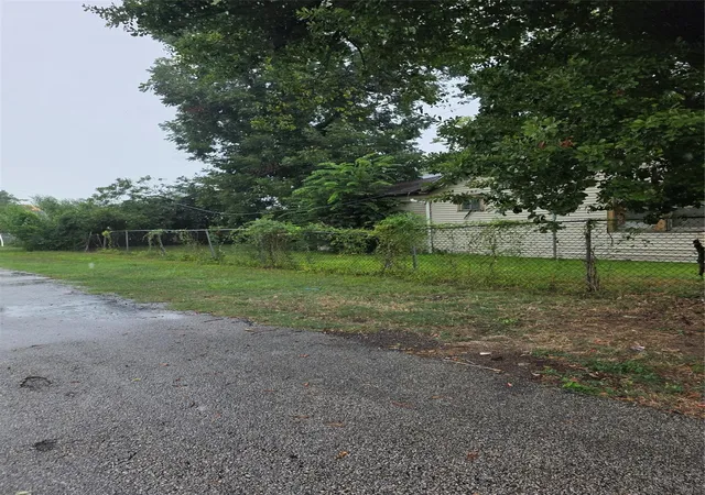 Photo 3 of Single family home for sale at 1718 Woodard St, Houston, TX 77009 | MLS# 35095887 | Listing updated on 2026-09-15