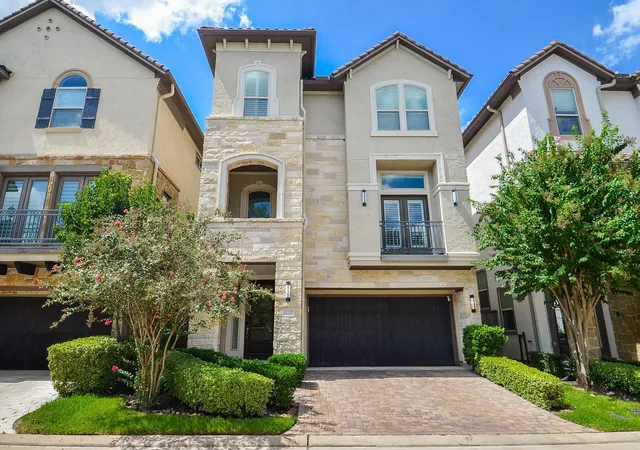 Photo 4 of Single family home for sale at 1122 Old Oyster Trl, Sugar Land, TX 77478 | MLS# 26100928 | Listing updated on 2026-09-23