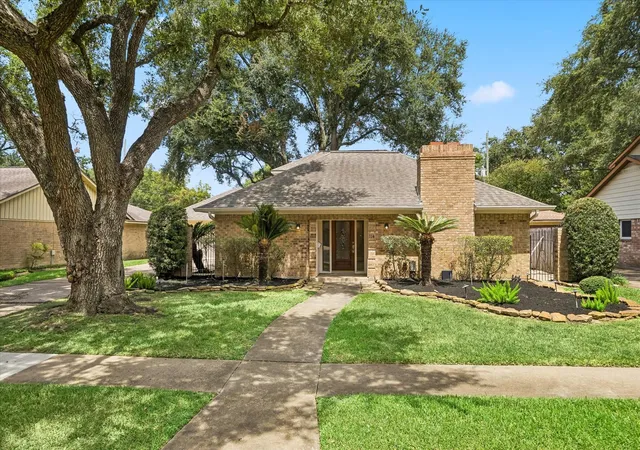 Photo 1 of Single family home for sale at 114 Camellia St, Sugar Land, TX 77478 | MLS# 97069986 | Listing updated on 2026-09-28
