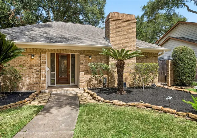Photo 3 of Single family home for sale at 114 Camellia St, Sugar Land, TX 77478 | MLS# 97069986 | Listing updated on 2026-09-28