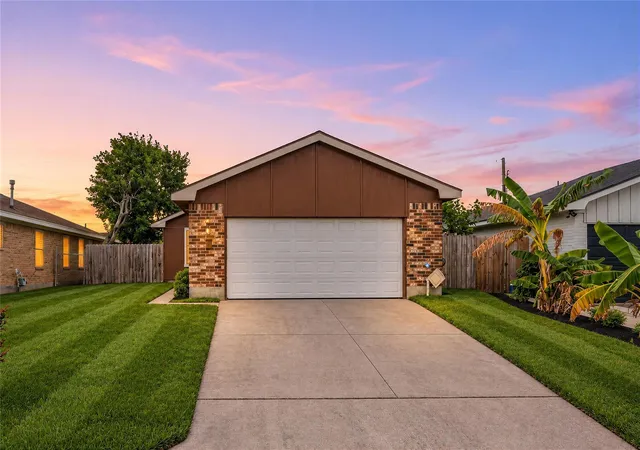 Photo 1 of Single family home for sale at 5918 Maco St, Galveston, TX 77551 | MLS# 19401920 | Listing updated on 2026-09-21