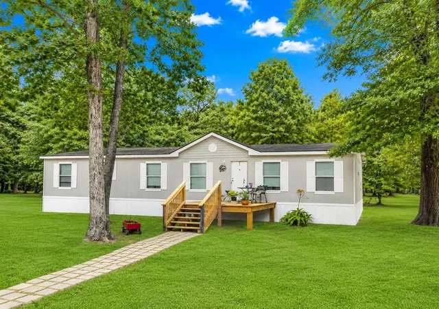 Photo 1 of Sale Pending at 17709 Pine View Dr, Conroe, TX 77302 | MLS# 31628950 | Listing updated on 2026-09-12