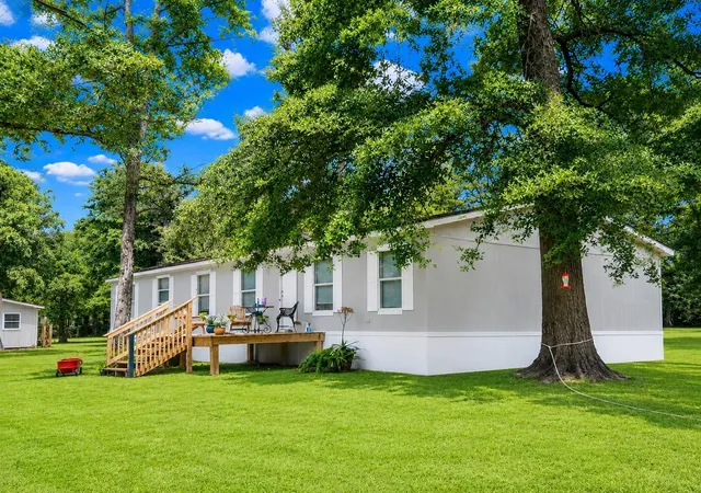 Photo 3 of Sale Pending at 17709 Pine View Dr, Conroe, TX 77302 | MLS# 31628950 | Listing updated on 2026-09-12